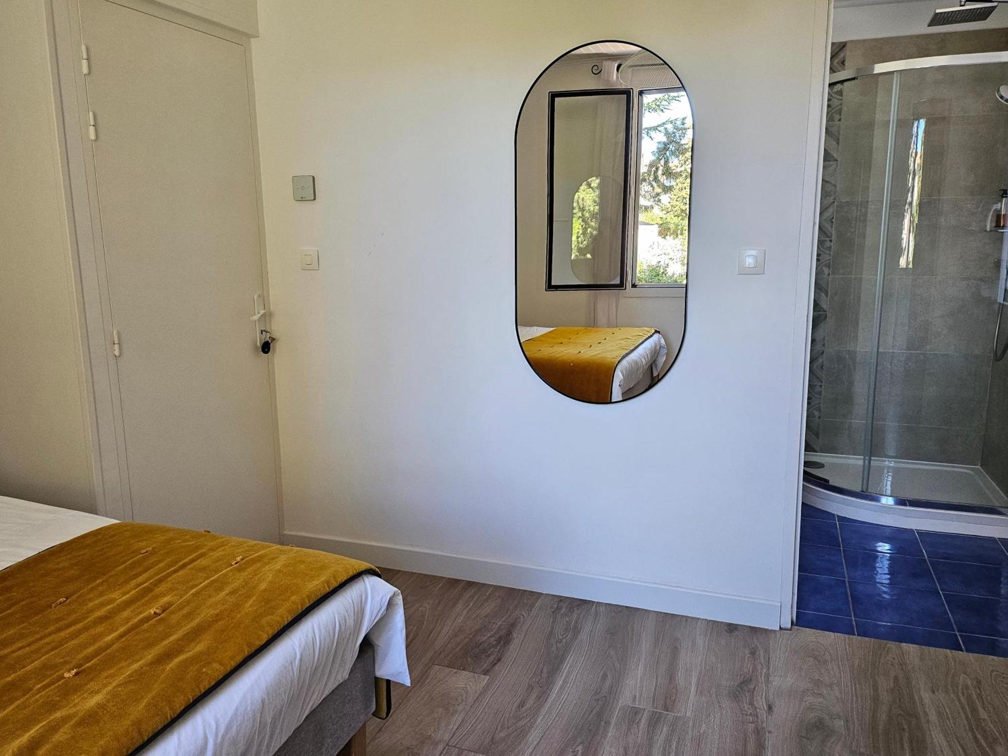 루르마랭 La Luberonne B&B 외부 사진